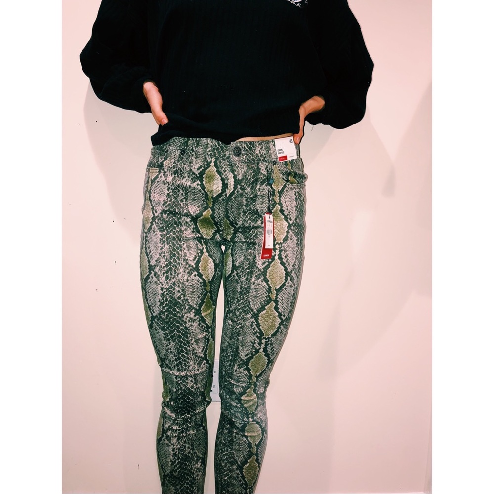 Express NWT trendy snakeskin stretchy jeans/pants